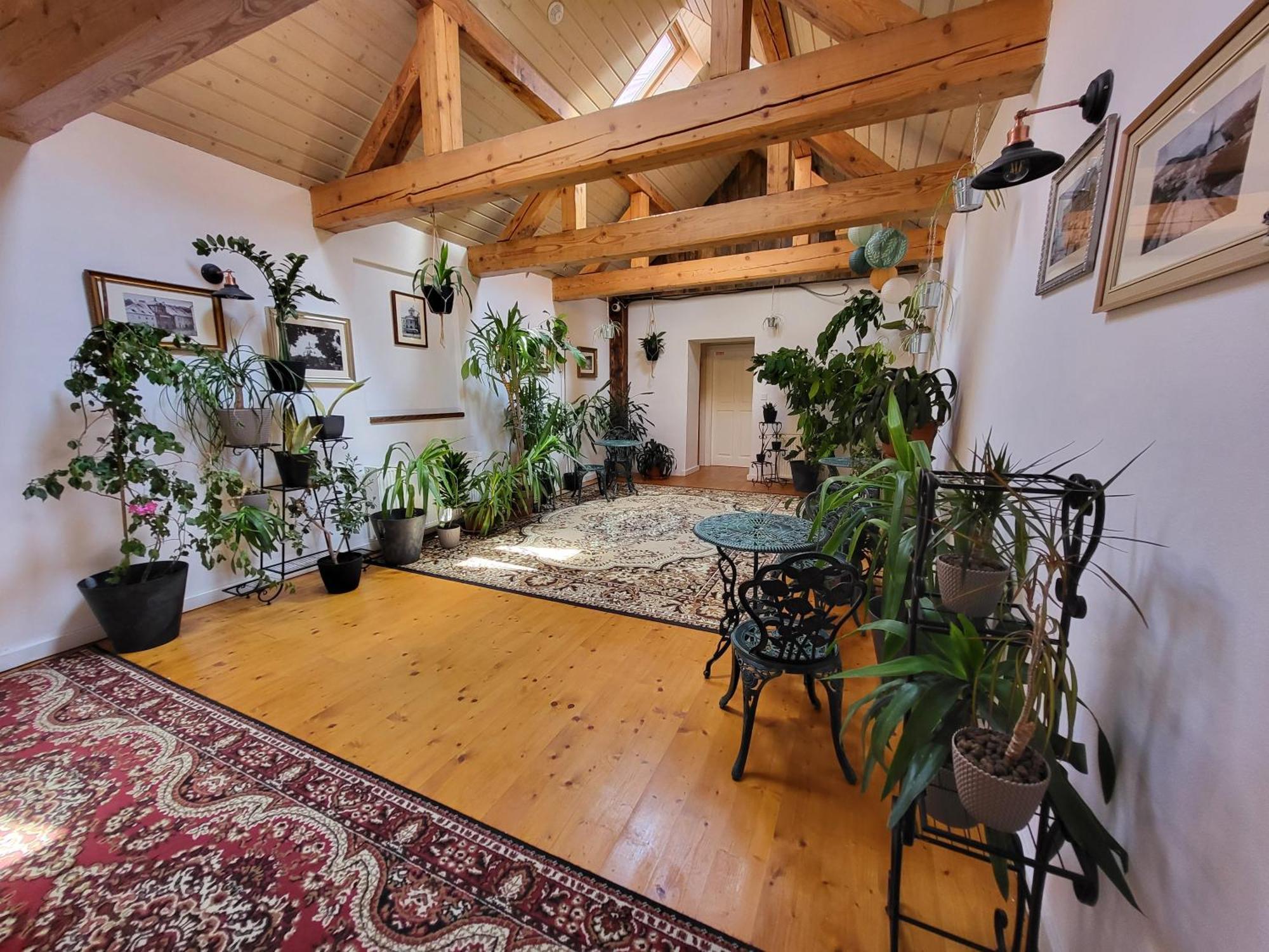 Hostel Cosmopolitan* Банска-Штьявница Экстерьер фото
