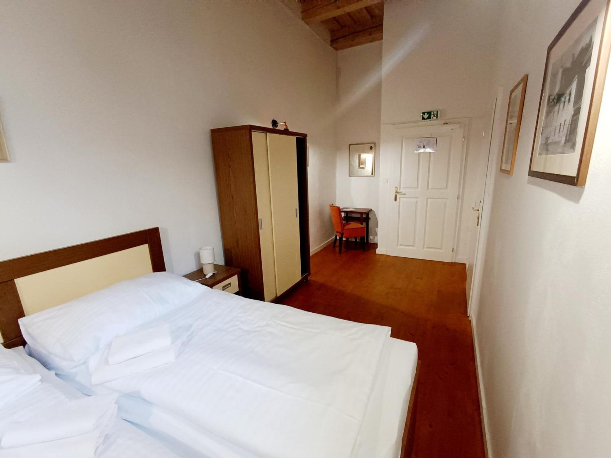 Hostel Cosmopolitan* Банска-Штьявница Экстерьер фото